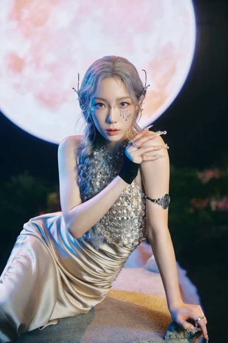 SNSD Taeyeon Kim model Korean women K pop gray eyes 2k