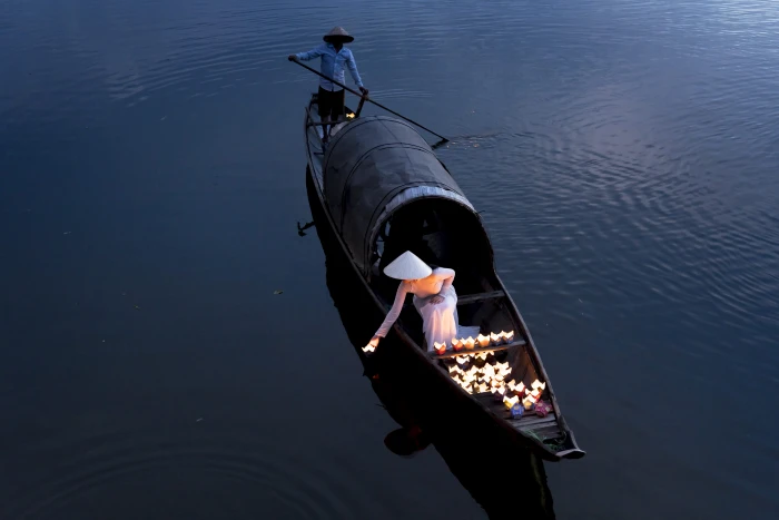 Woman Putting Candles on Water action ao dai boat boatman 2k 4k 5k