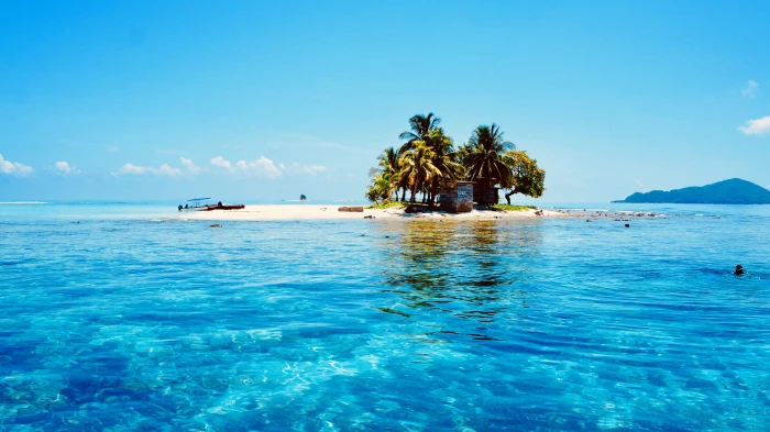 honduras cayos cochinos boat sand water island mountains 2k 4k 5k