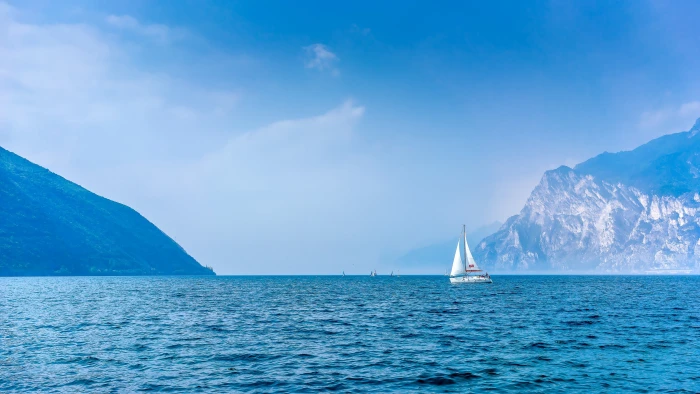 water mount scenery daytime italy mountain lake horizon 2k 4k