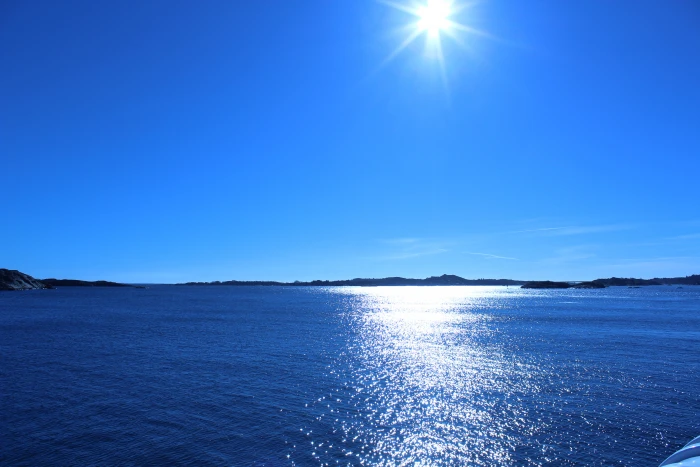 blue ocean under sky during daytime Styrs sun landscape 2k 4k 5k