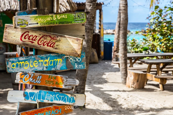 Coca Cola wooden signage bench bar beach curacao paradise 2k 4k 5k