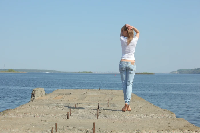women s blue faded jeans Avril B MetArt Magazine model barefoot 2k 4k 5k