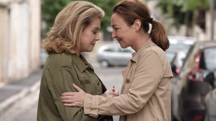 Sage femme Catherine Deneuve Frot 2k 4k 5k 8k