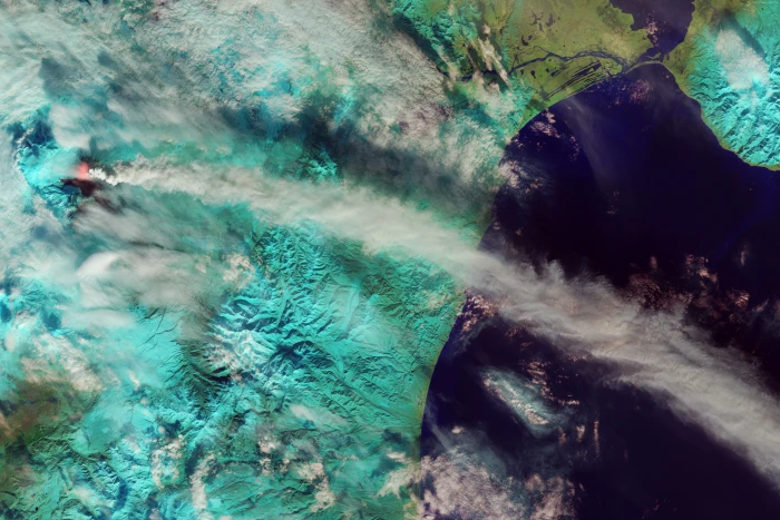 sea eruption water volcano smoke ocean Kluchevskoy 2k 4k 5k