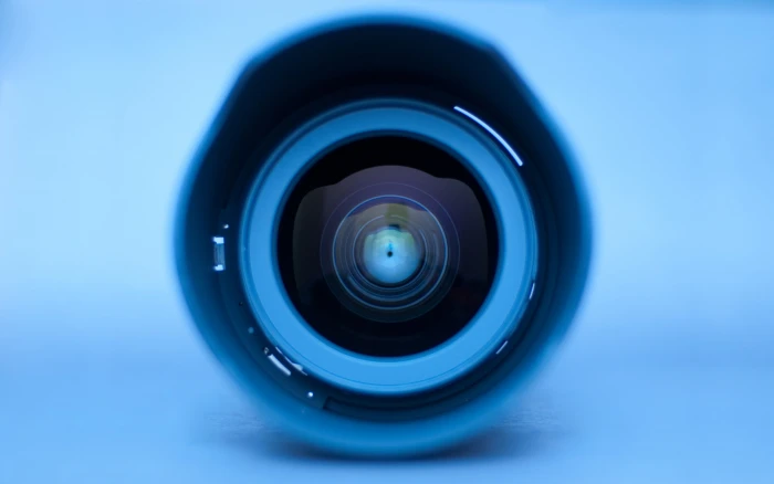 black and blue lens white gray camera eyes macro simple background 2k
