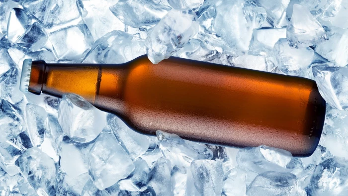 brown bottle beer BACKGROUND DROPS ICE GLASS LIQUID TUBE 2k