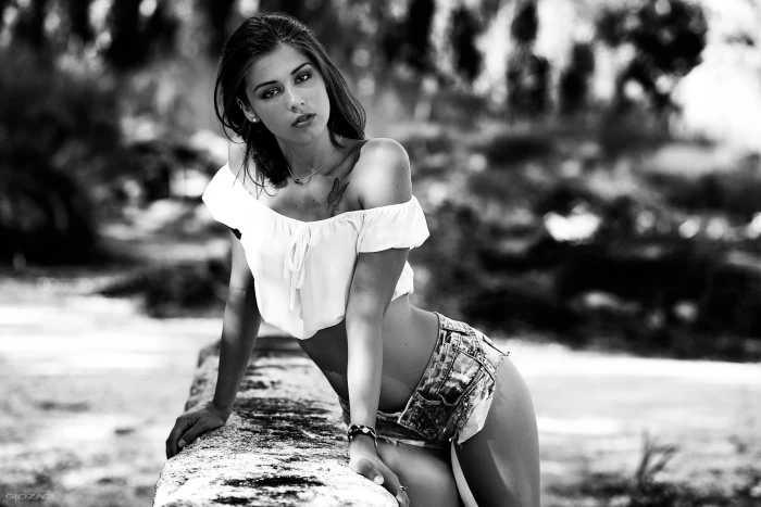 girl pose photo shorts makeup figure brunette hairstyle 2k