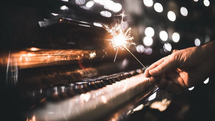 gray sparkler music piano bokeh hands depth of field human Hand 2k