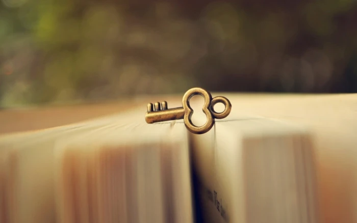 keys books macro bokeh blurred 2k