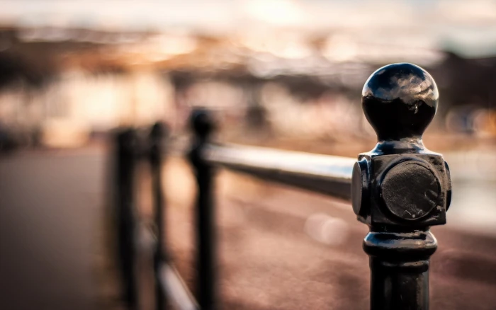 macro fence bokeh depth of field focus on foreground metal 2k
