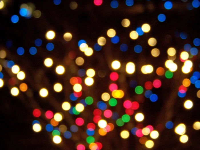 multicolored bokeh lights yellow green red christmas 2k