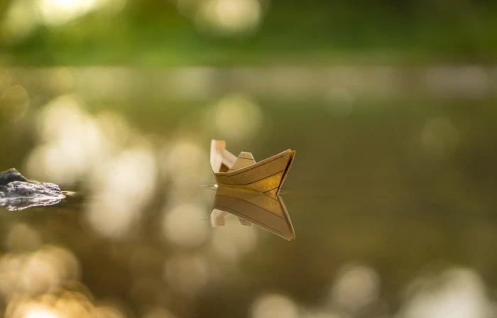 nature water bokeh paper boats focus on foreground day 2k