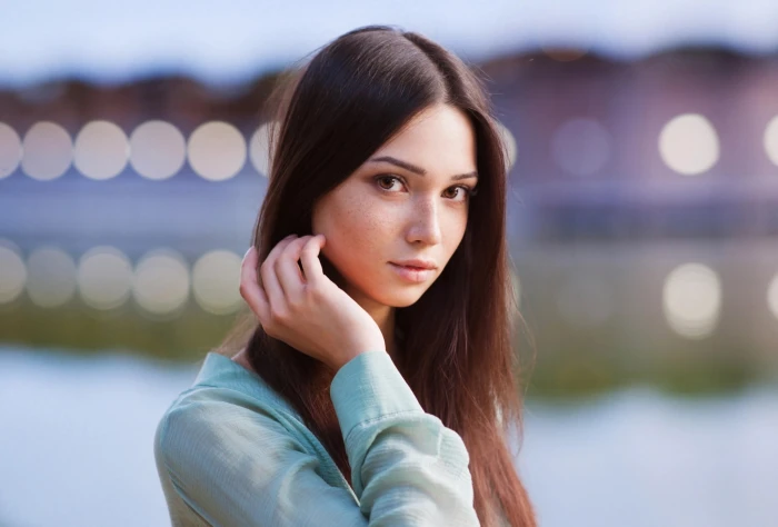 portrait women outdoors looking at viewer brunette depth of field 2k