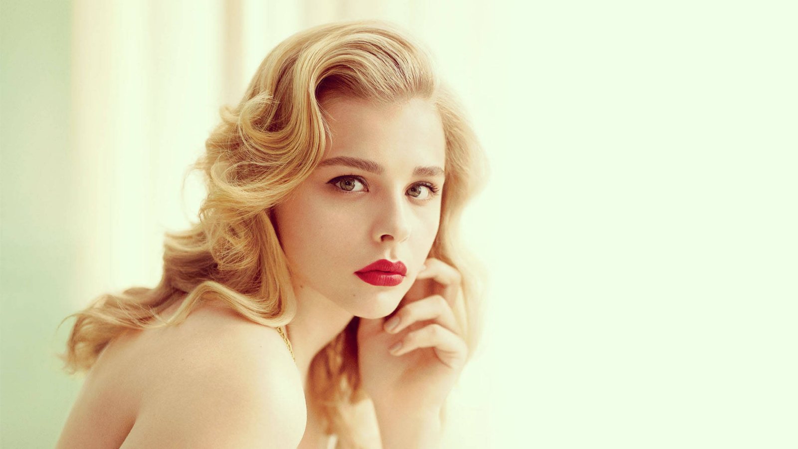 chloe grace moretz vintage look actress hollywood