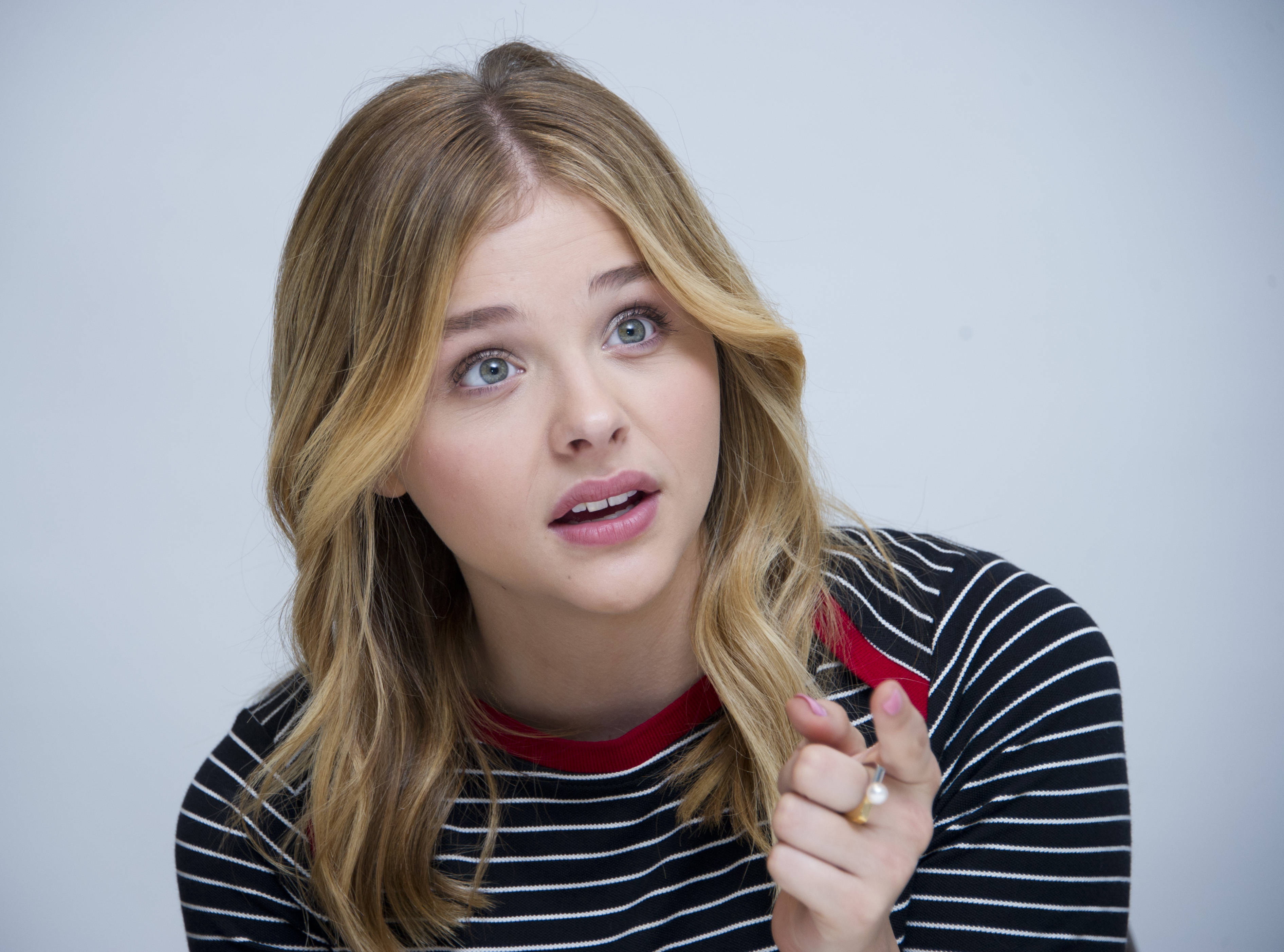 cute chloe grace moretz actress hollywood 2k