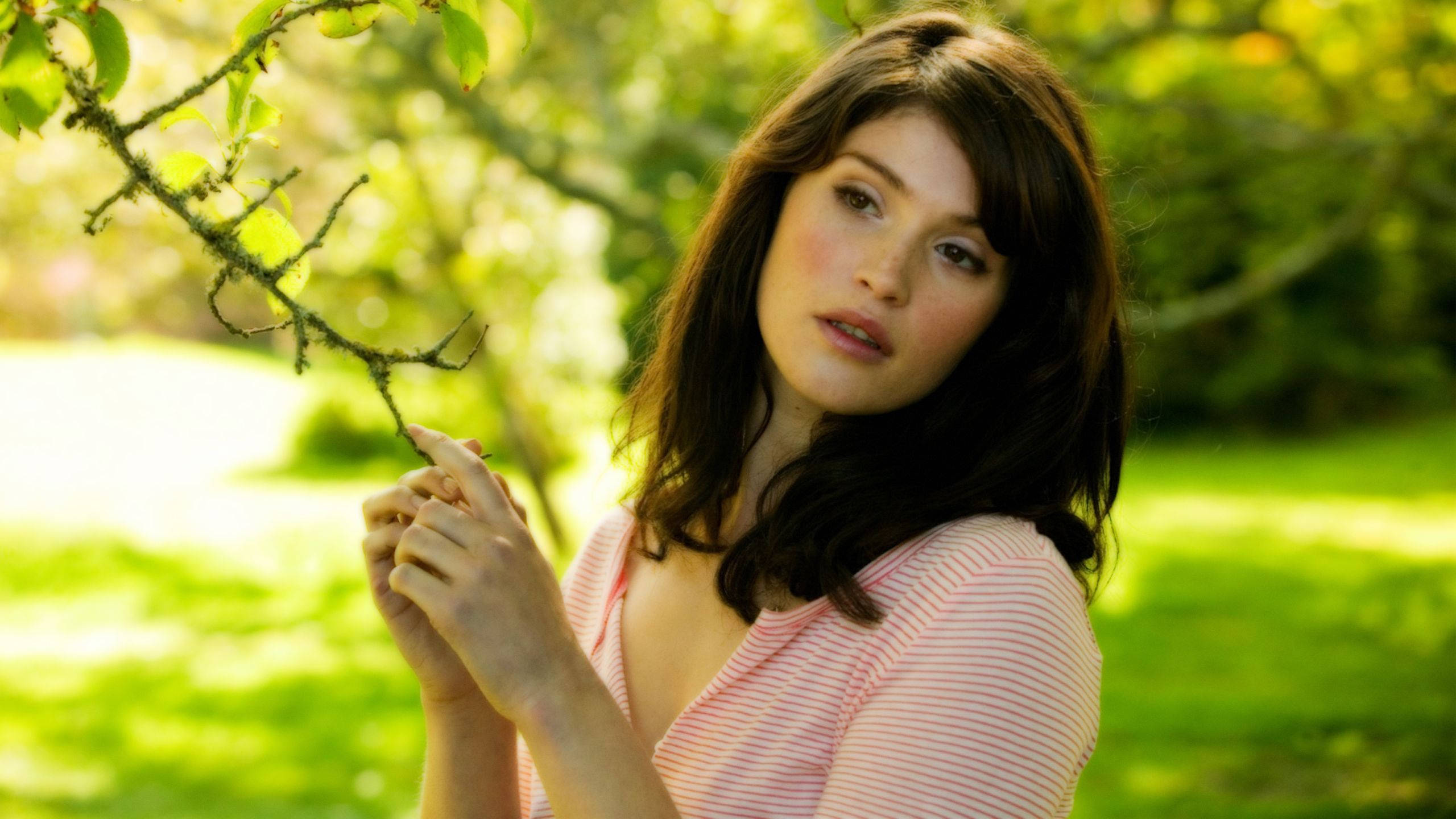 gemma arterton in causal outfits actress hollywood 2k