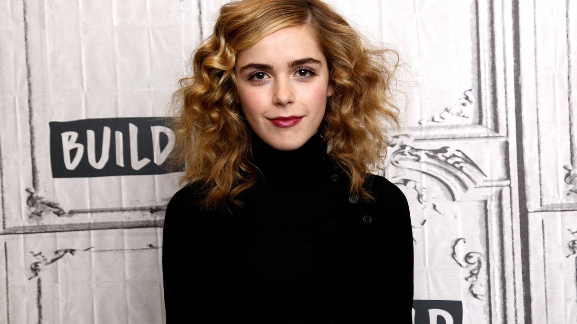 curly hair kiernan shipka actress hollywood