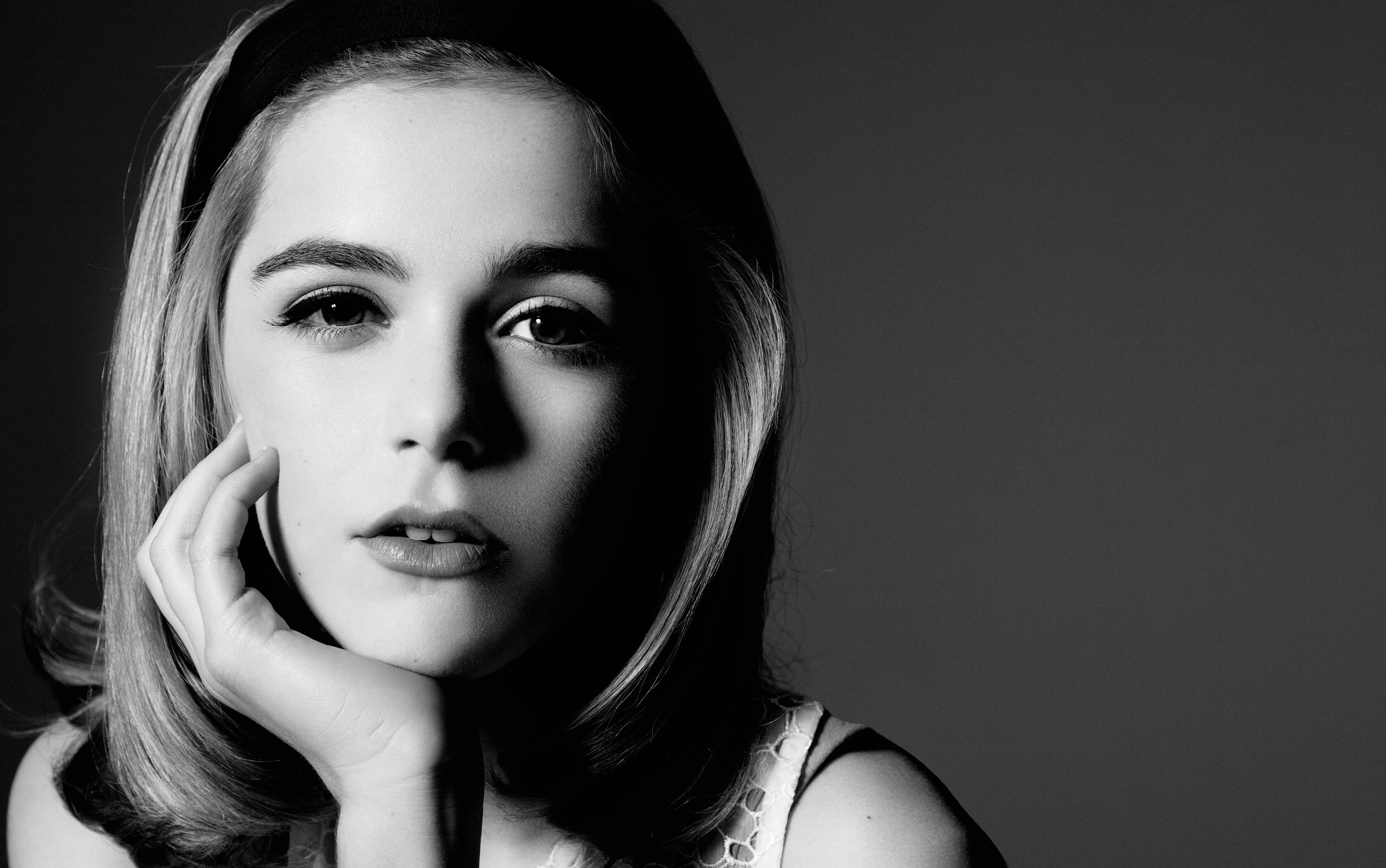 retro girl kiernan shipka actress hollywood 2k 4k