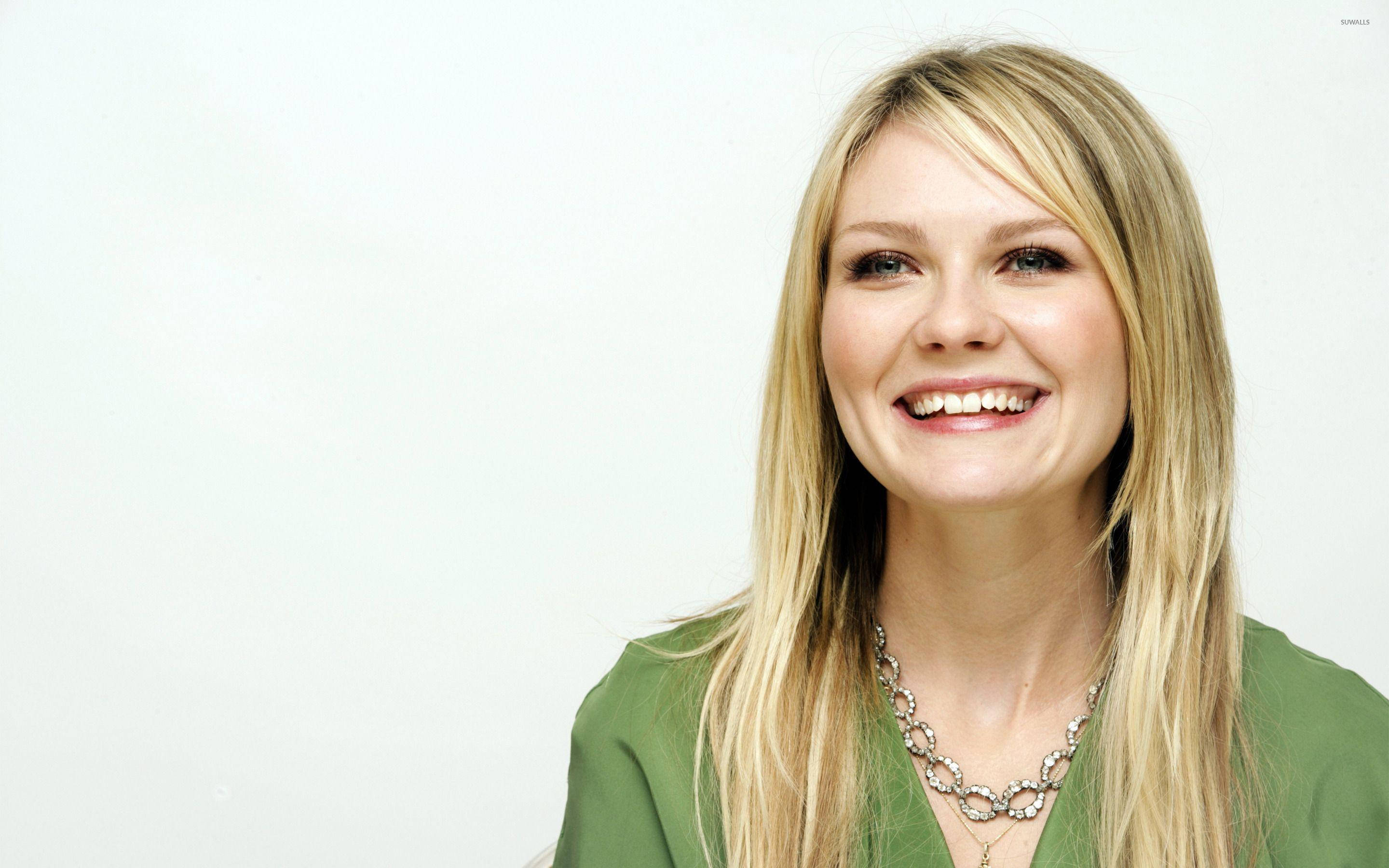 kirsten dunst smiling actress hollywood 2k