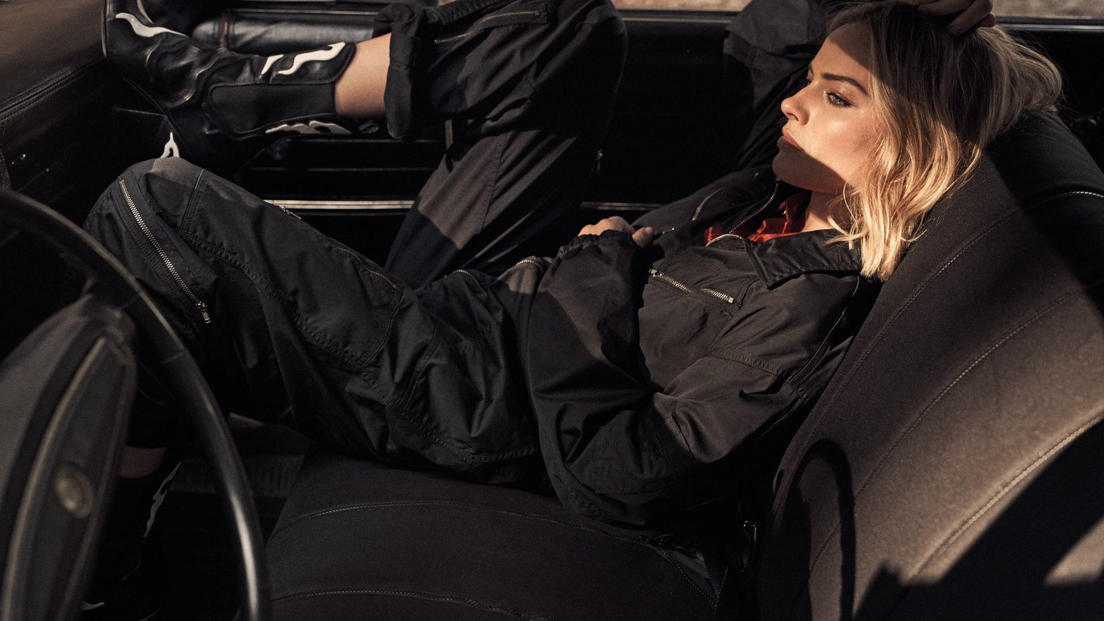 margot robbie inside the car gjbtkcsawnmg actress hollywood 2k