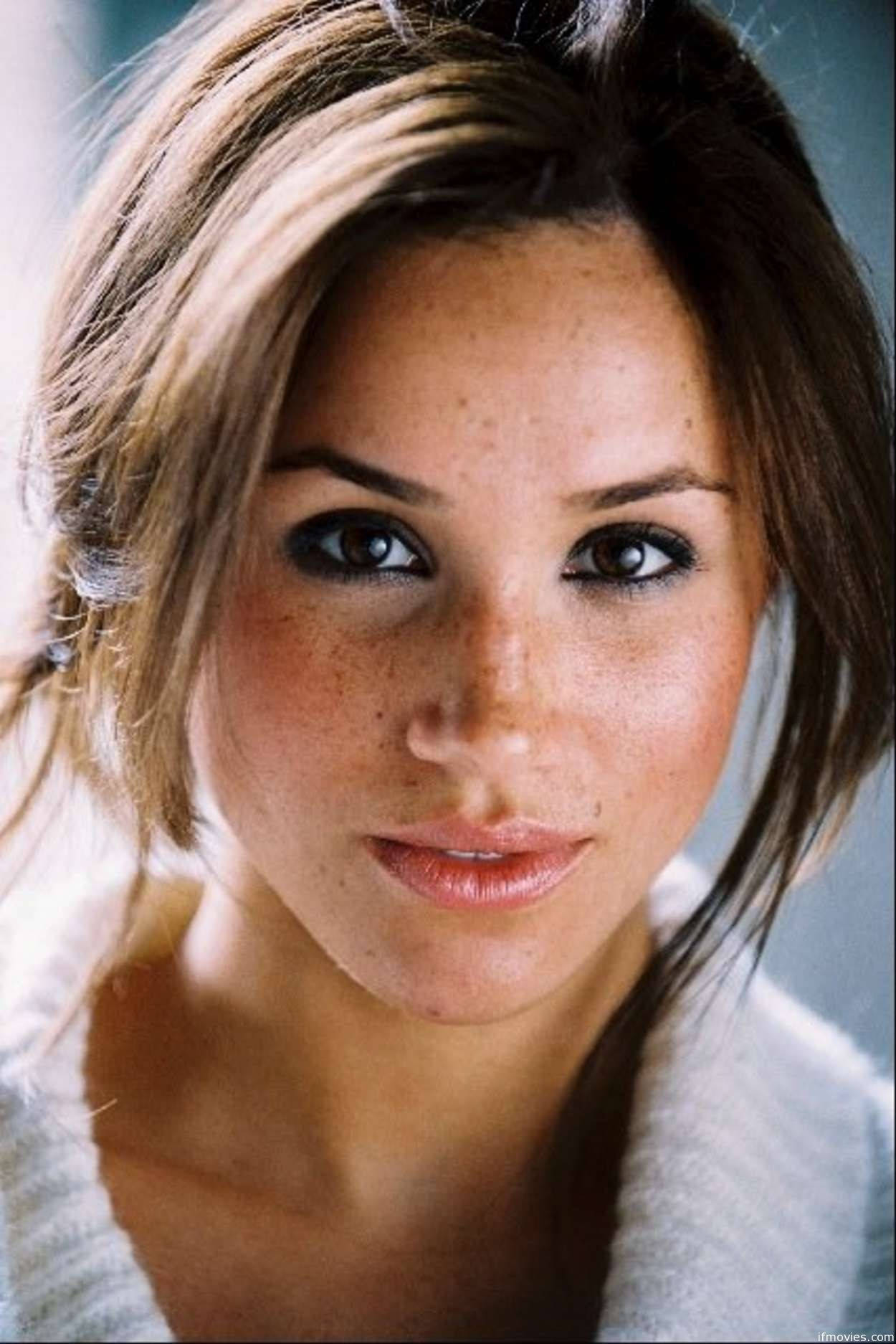 meghan markle face freckles actress hollywood