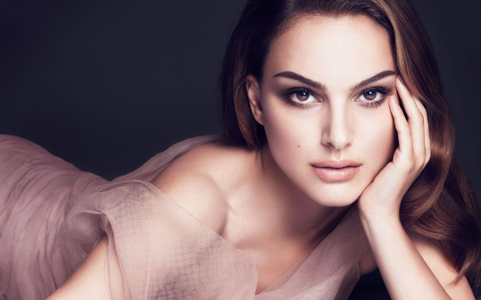 natalie portman in pink lace dress actress hollywood 2k