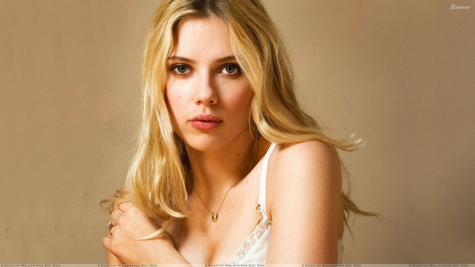 young scarlett johansson front pose actress hollywood