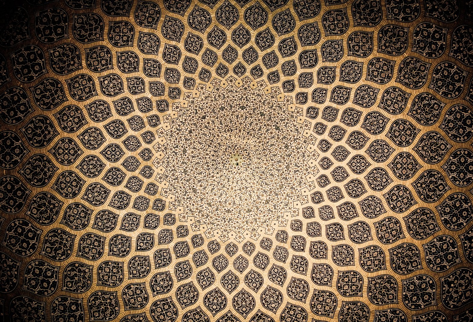 brown and black mandala illustration gold mosaic geometrico 2k