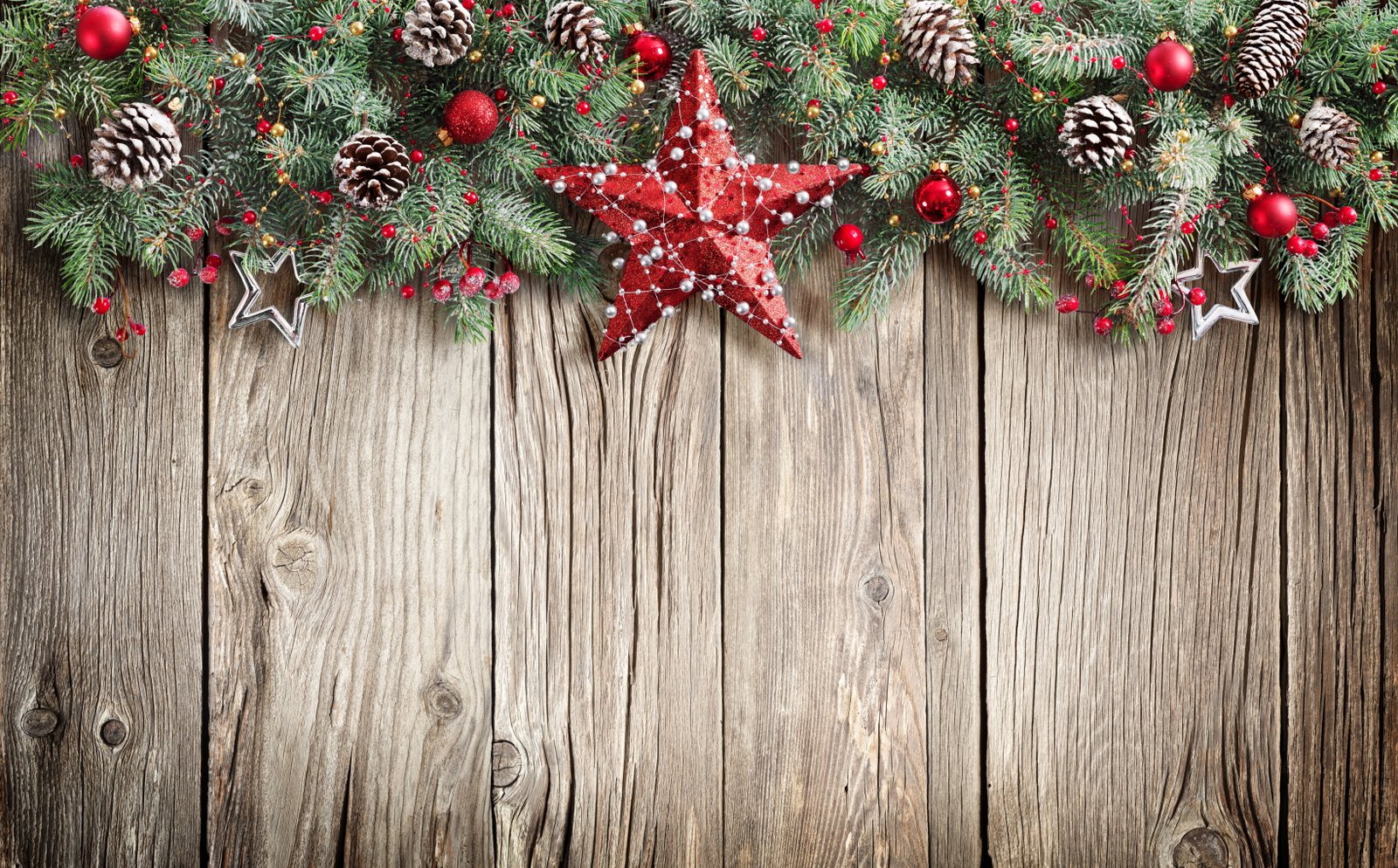 red barnstar and Christmas wall decor New Year balls wood 76 2k 4k 5k