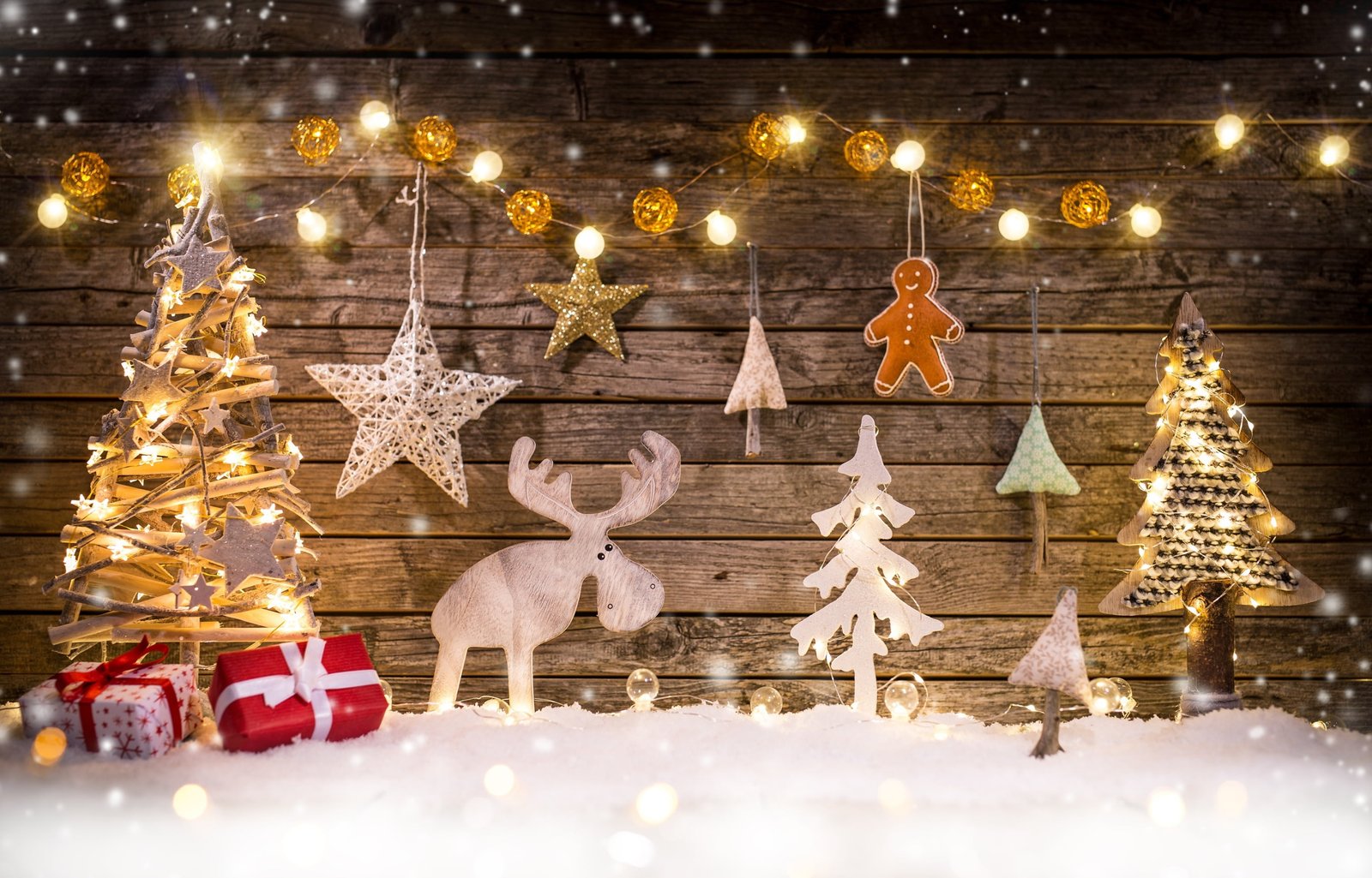 Christmas trees and string lights decor winter snow merry christmas 2k