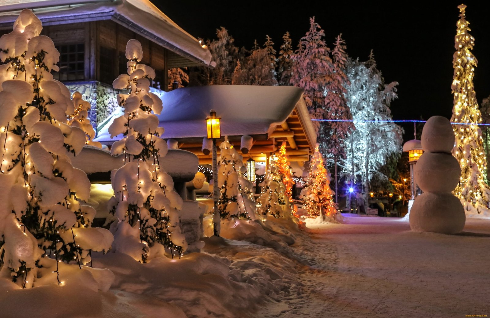 black light post snow night trees Christmas house lantern 2k