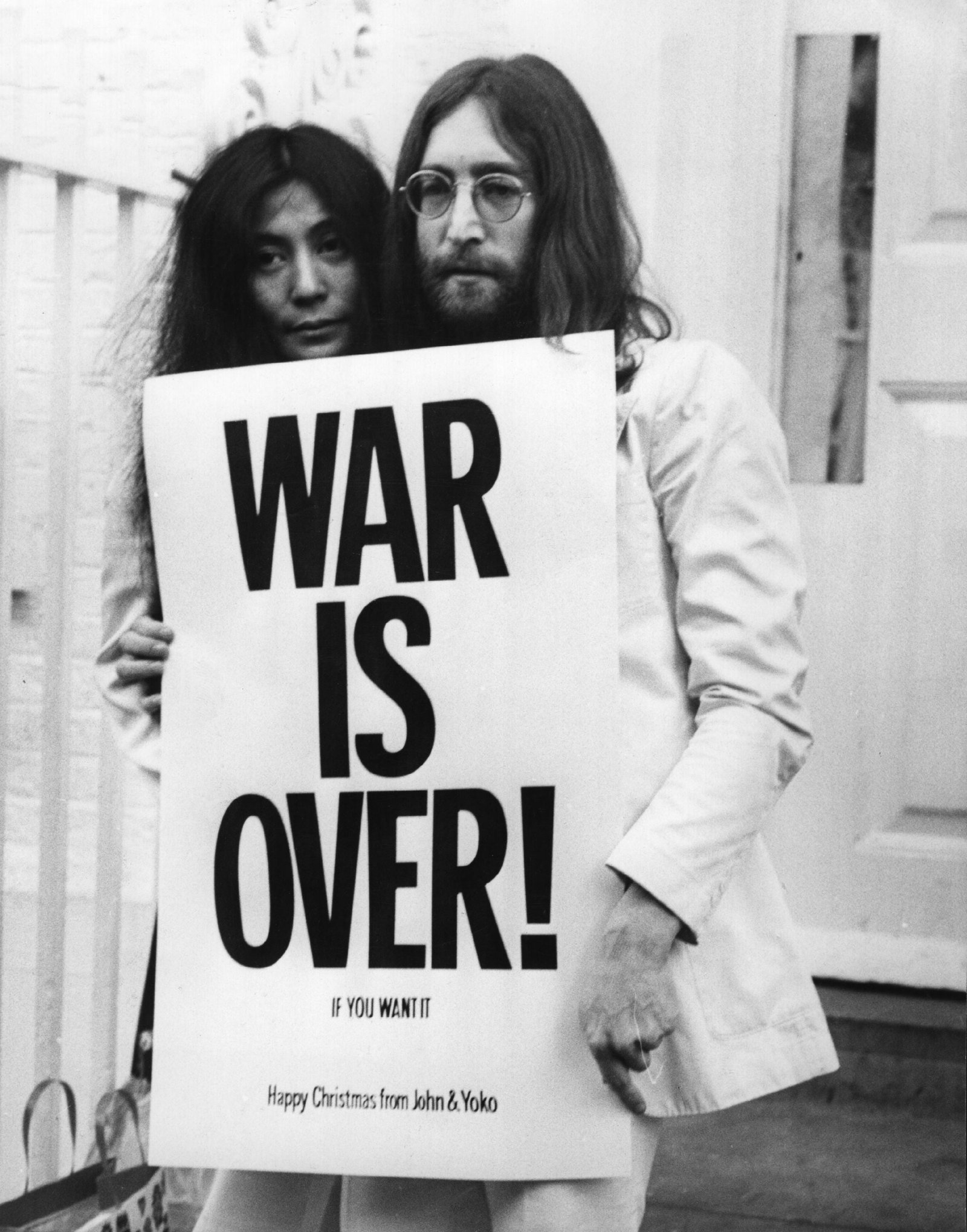 men women couple musician singer John Lennon Yoko Ono 2k