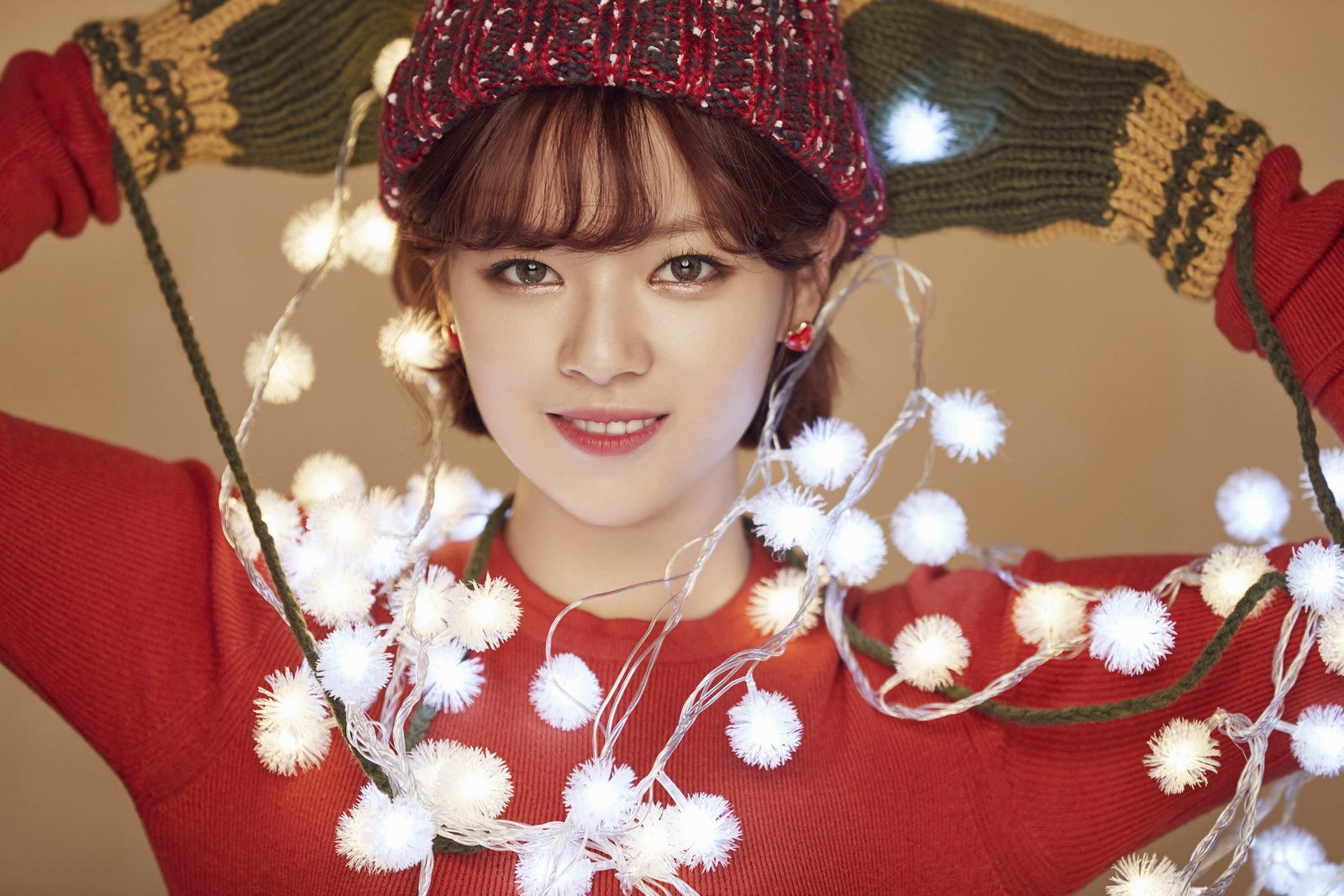 K pop Twice women Asian singer Christmas warm colors 2k