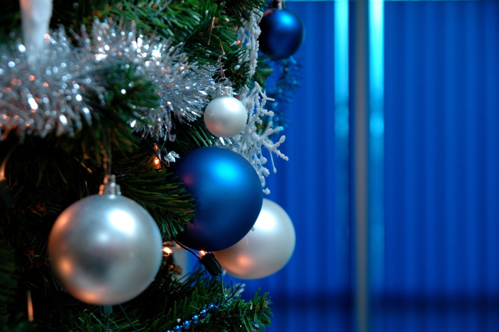 Christmas decorations Holiday New Year toys ball spruce 2k