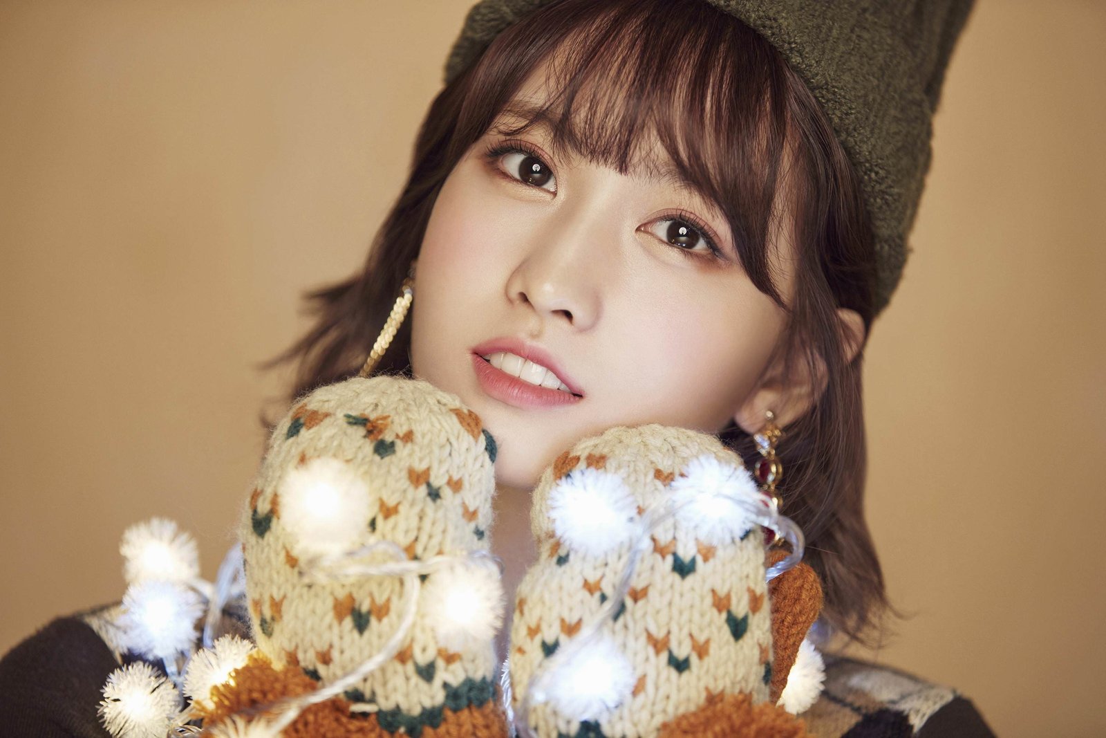 K pop Twice women Asian singer Christmas warm colors 2k