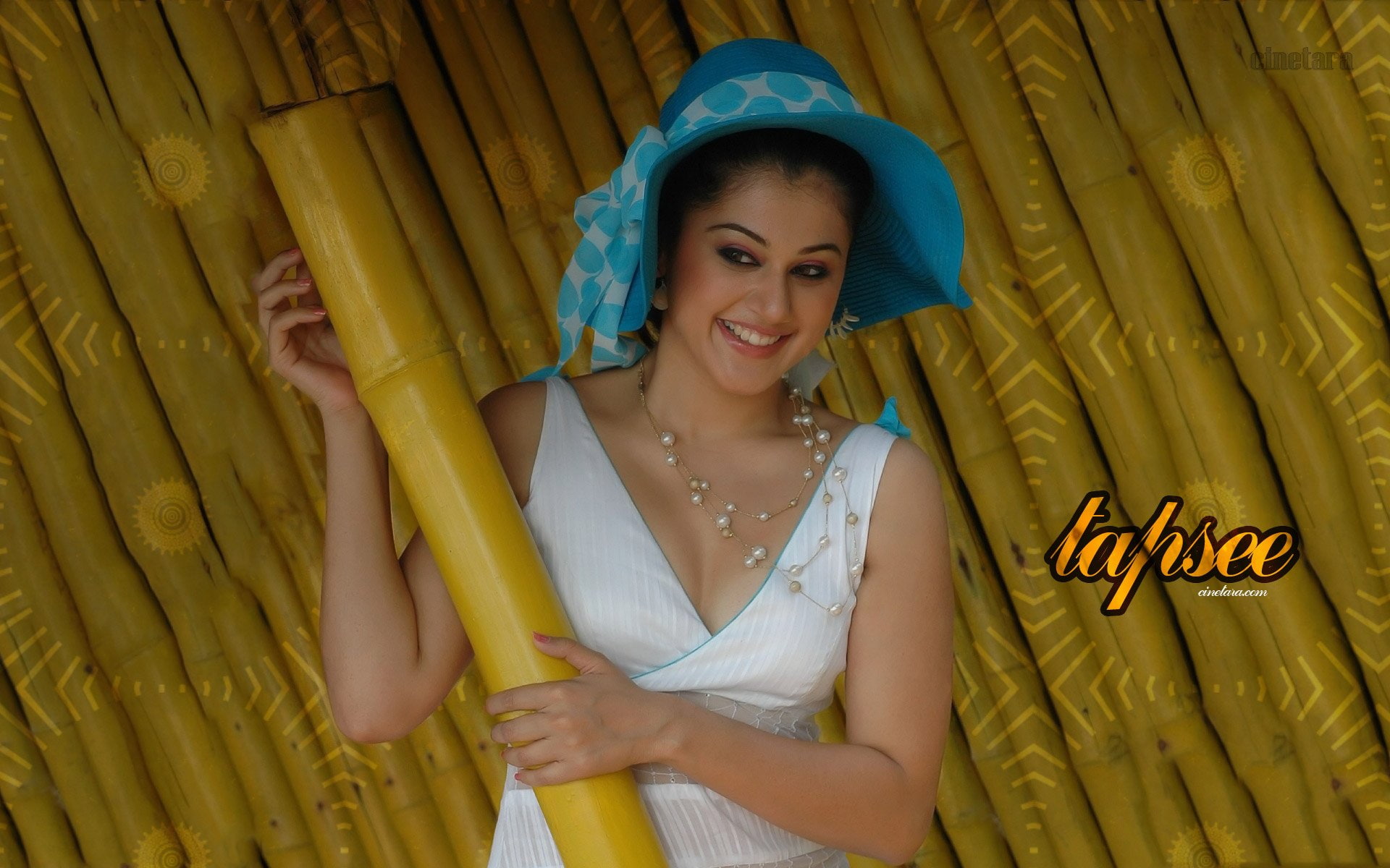 actress babe bollywood model tapsee