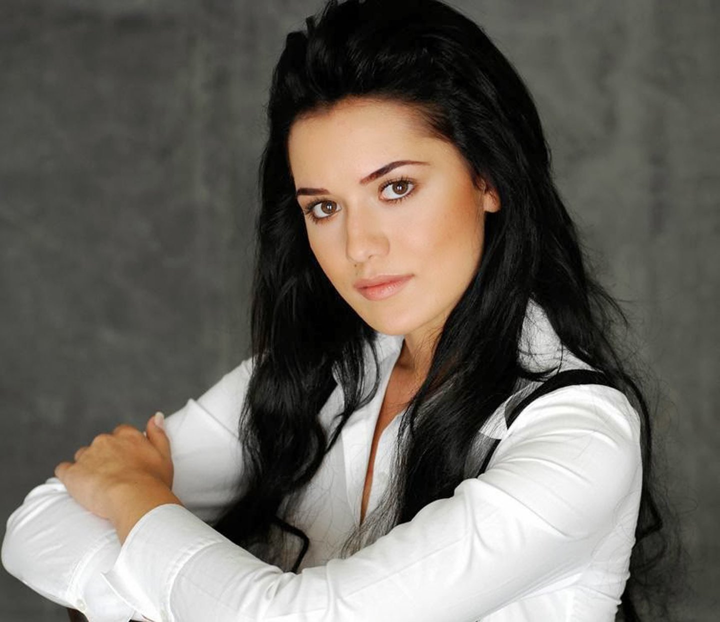 actress beautiful fahriyeevcen female girl turkish woman