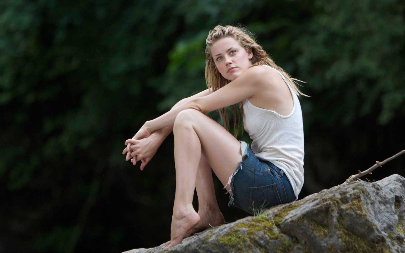 Actresses Amber Heard beauty one person hair adult sitting