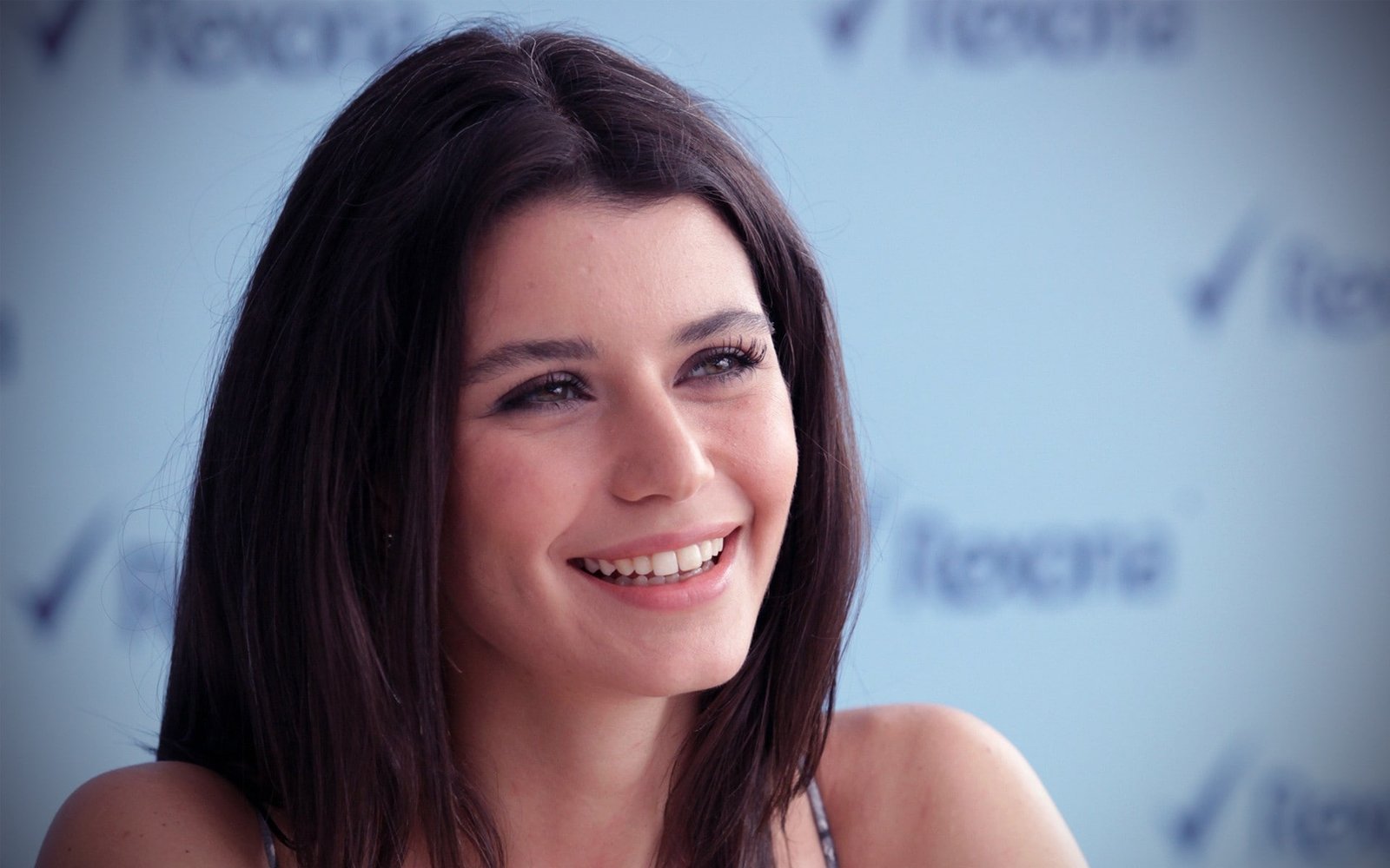 actress beren brunettes saat turkish women