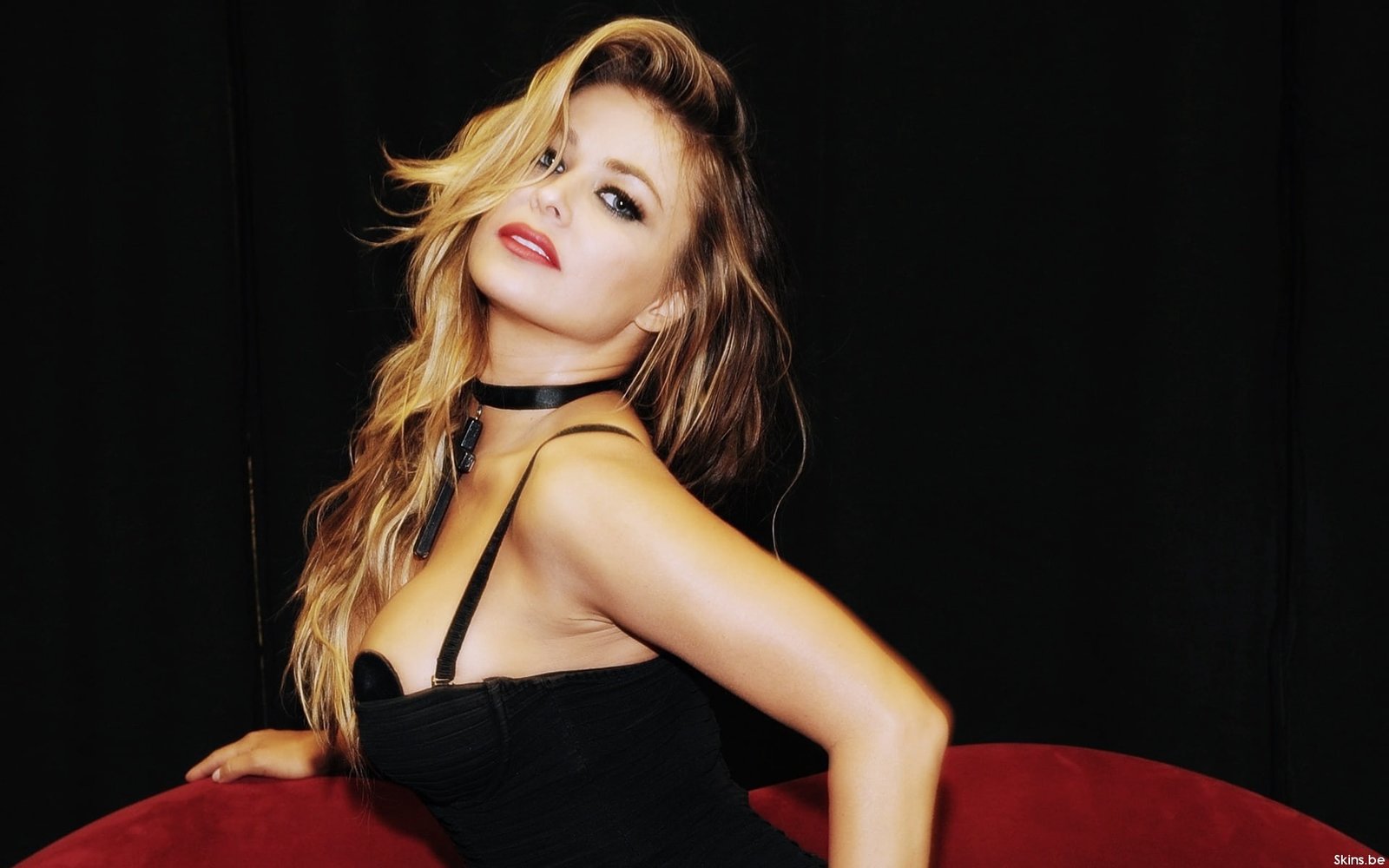 actress brunette carmen electra model women