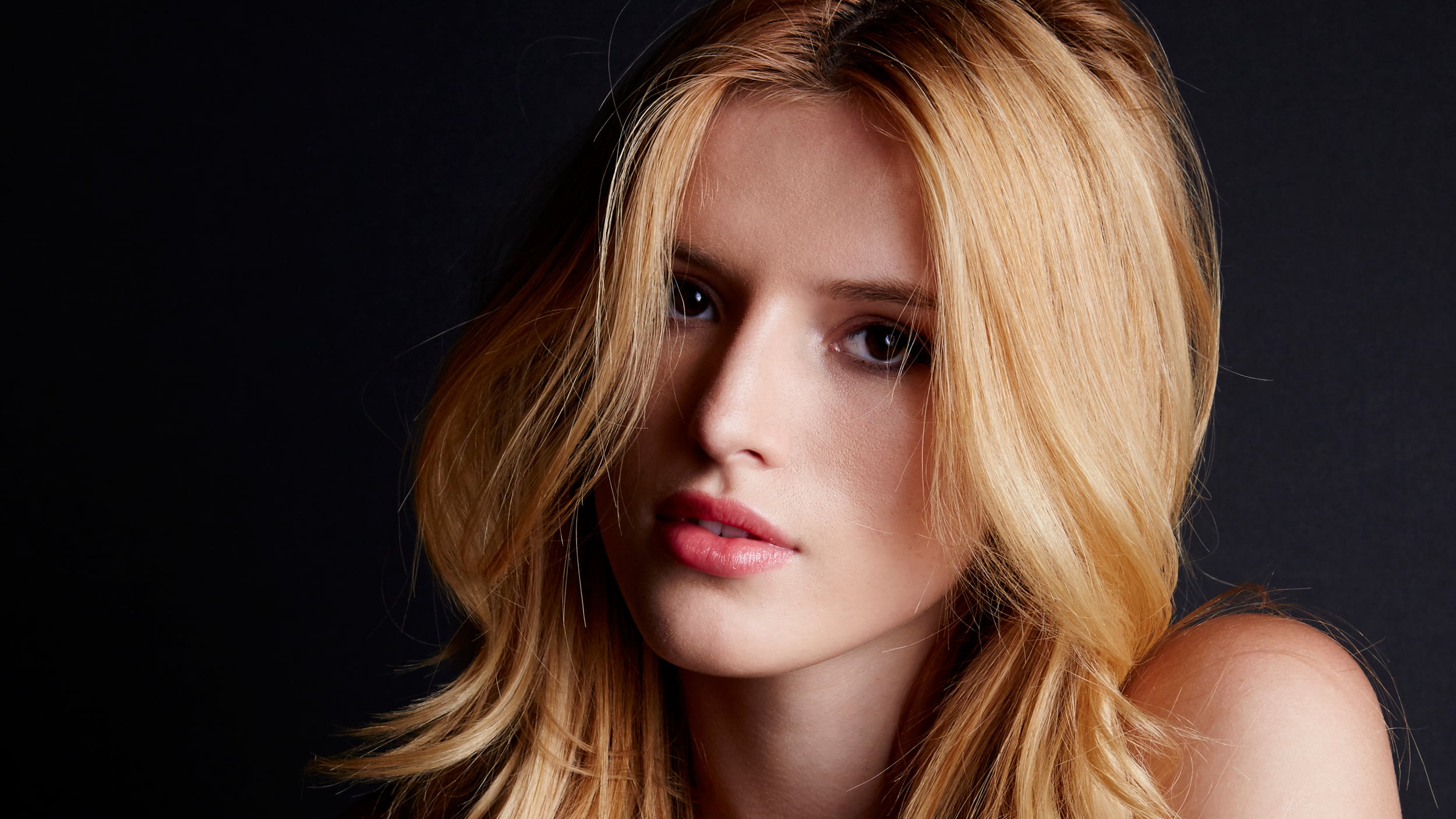 Actresses Bella Thorne American Blonde Brown Eyes Face 2k