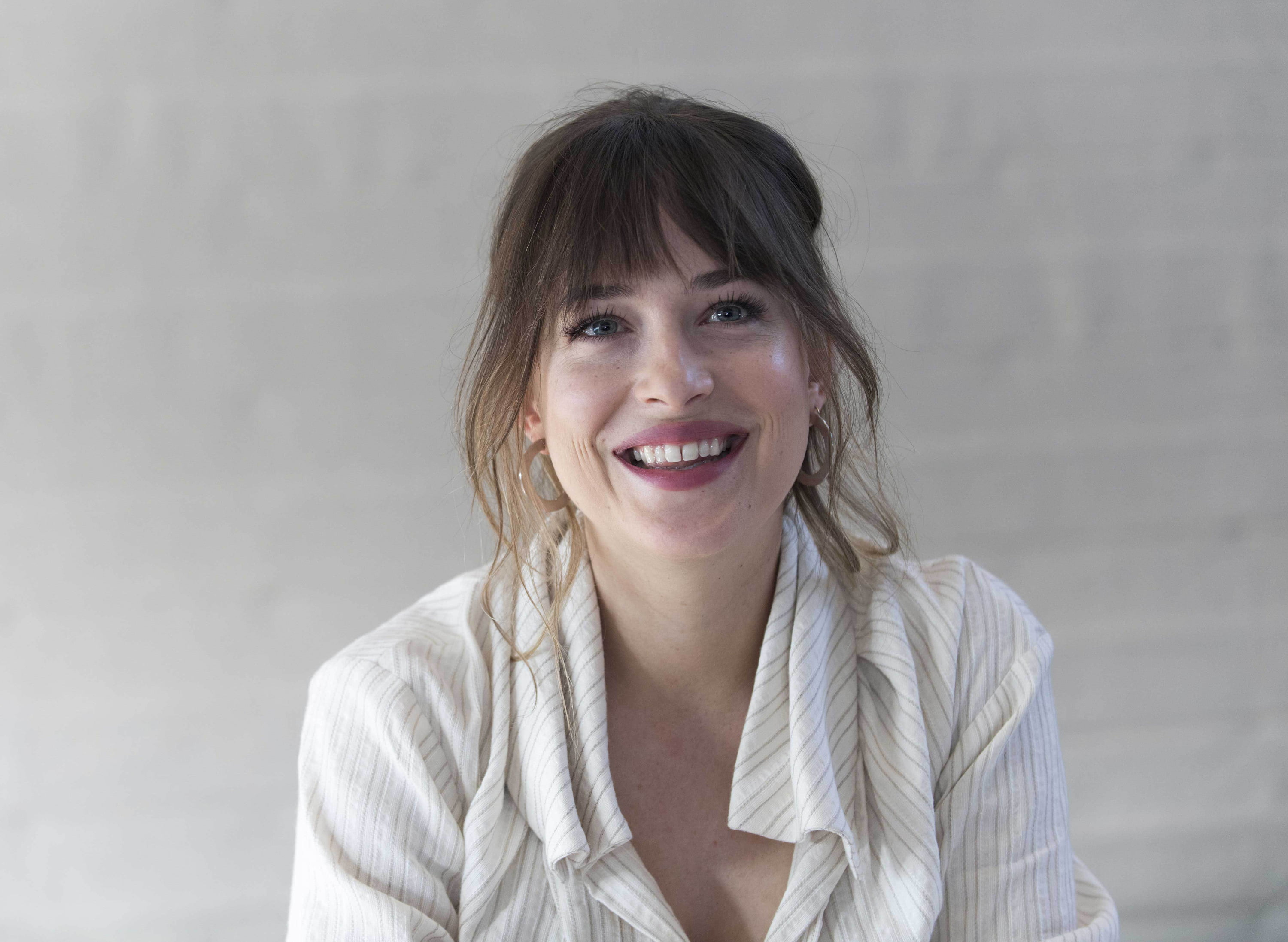 Actresses Dakota Johnson Earrings 2k