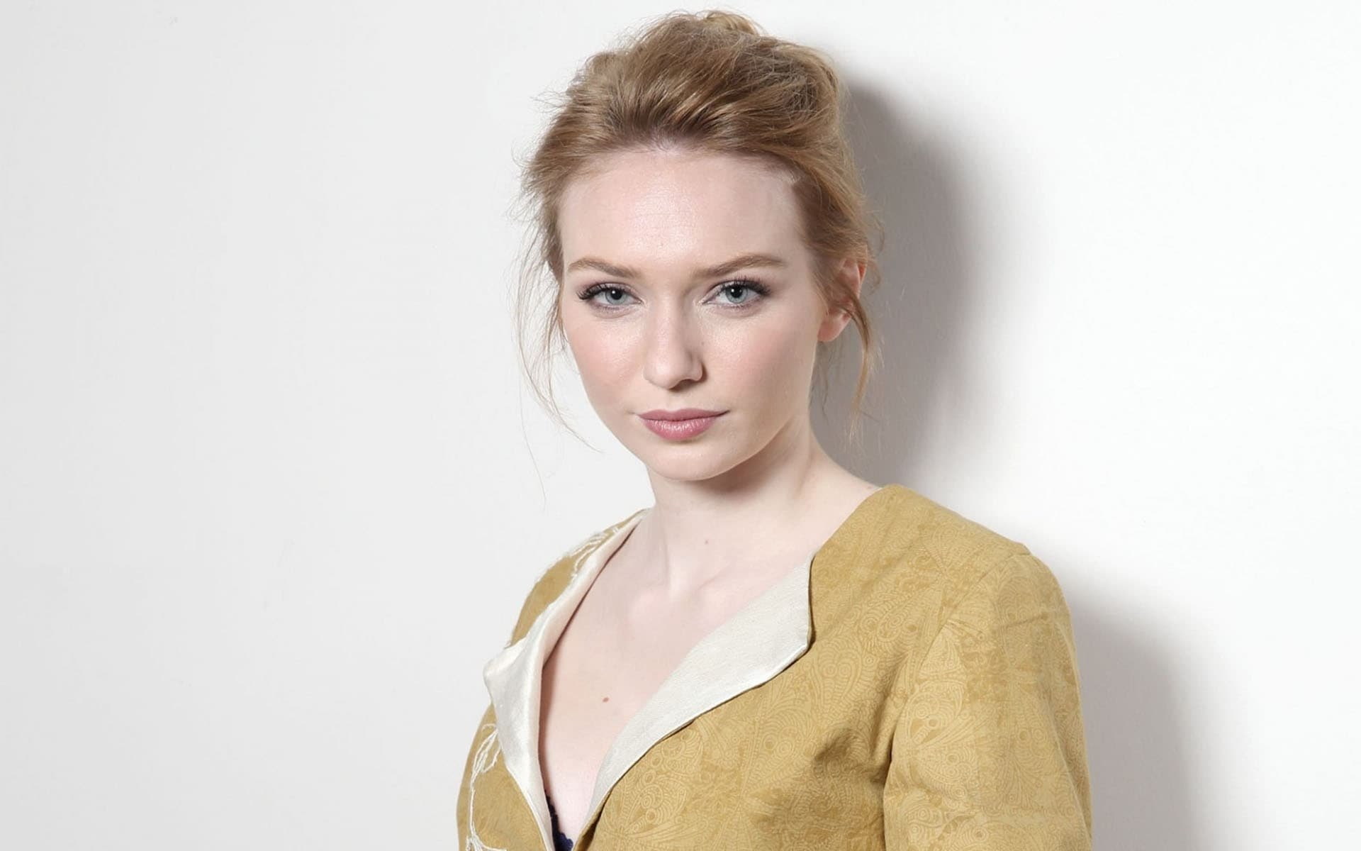 Actresses Eleanor Tomlinson Blue Eyes British