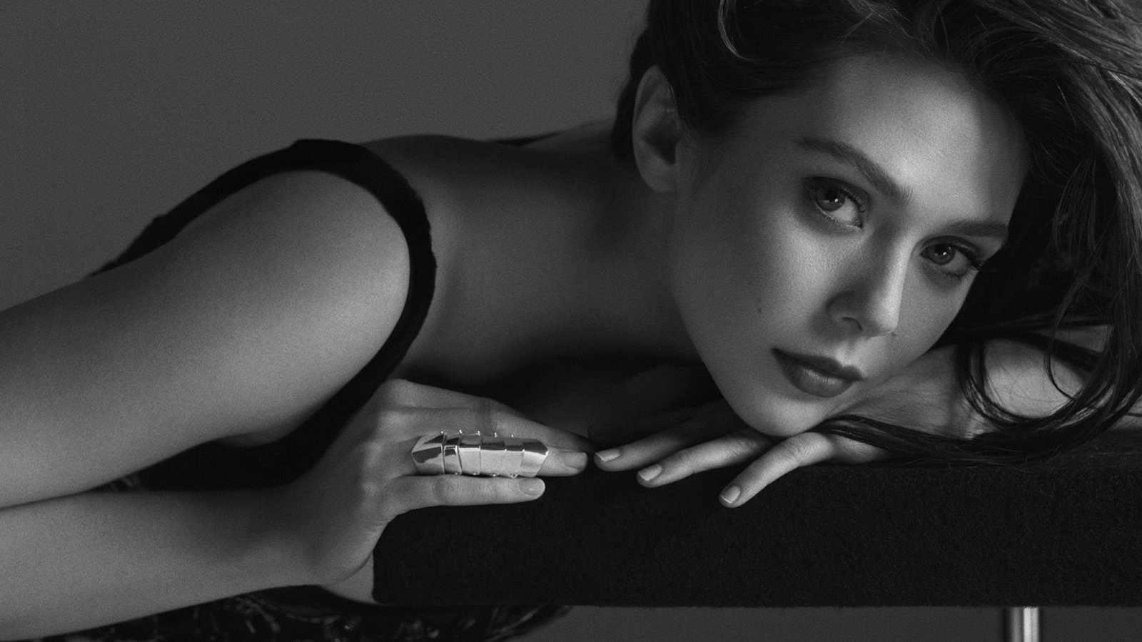 Actresses Elizabeth Olsen portrait one person beauty human body part