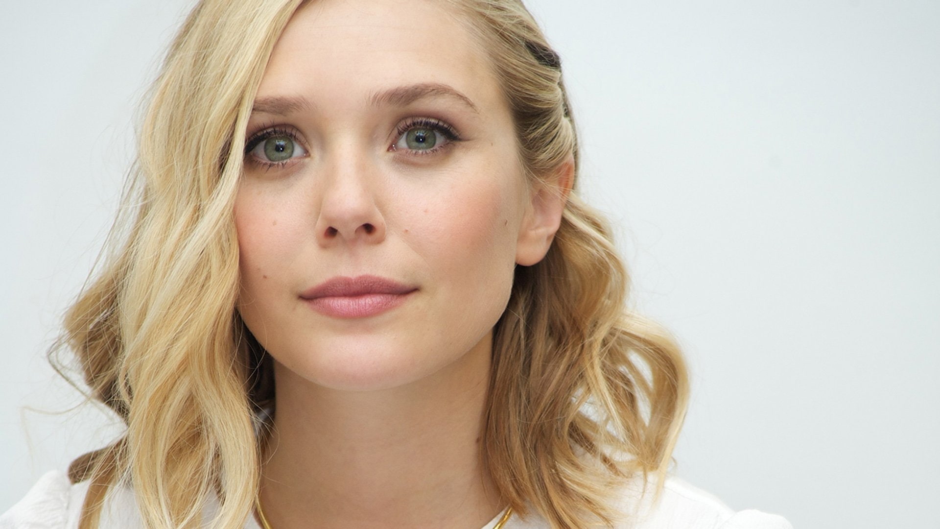 Actresses Elizabeth Olsen