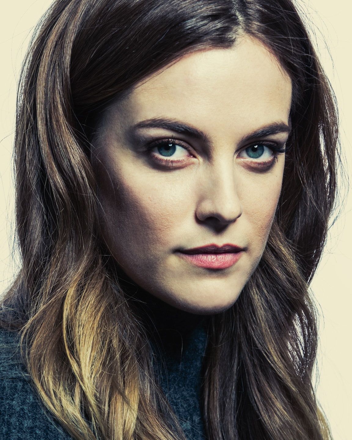 actress women blue eyes Riley Keough portrait looking at camera