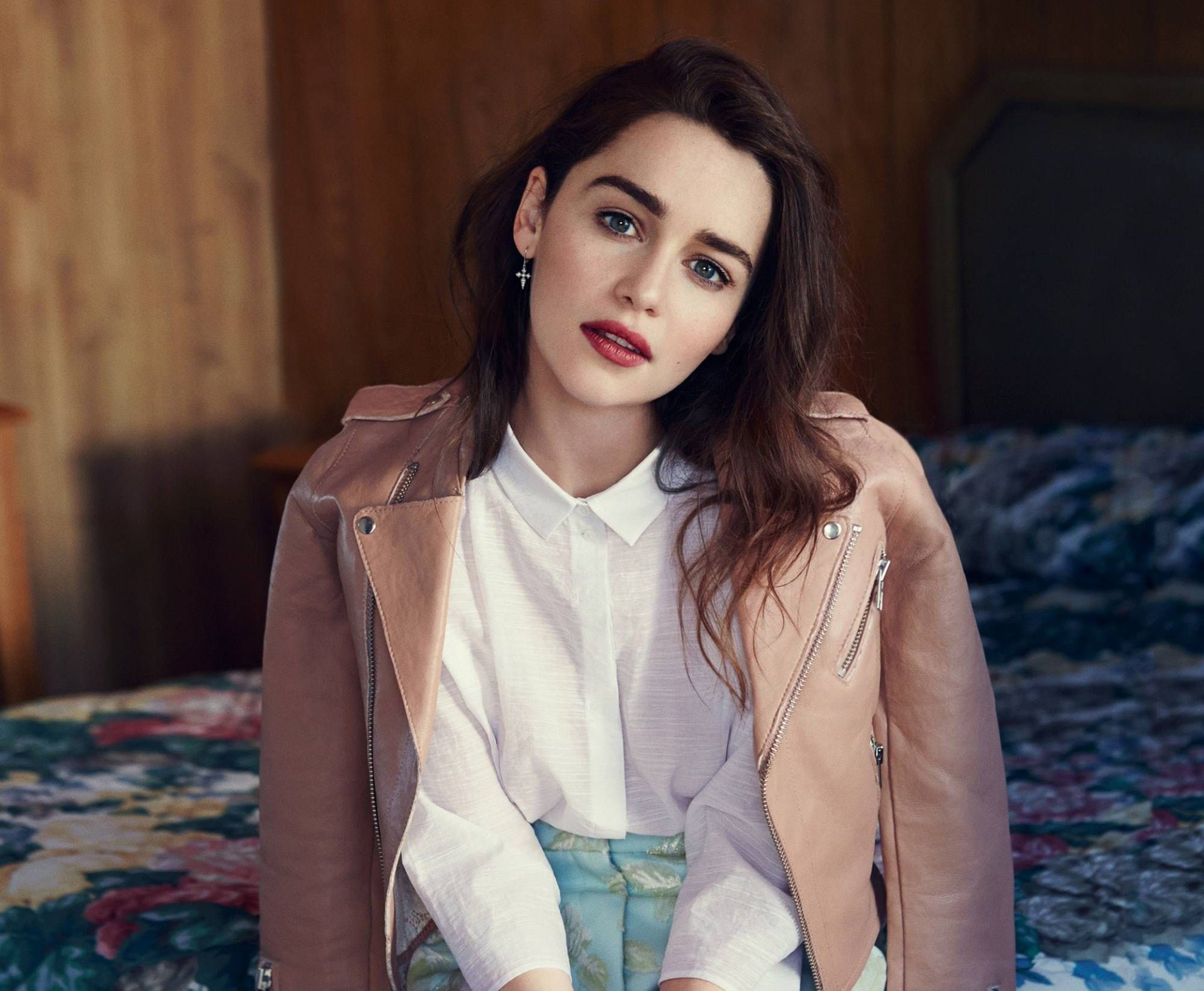 Actresses Emilia Clarke Brunette English Face Lipstick