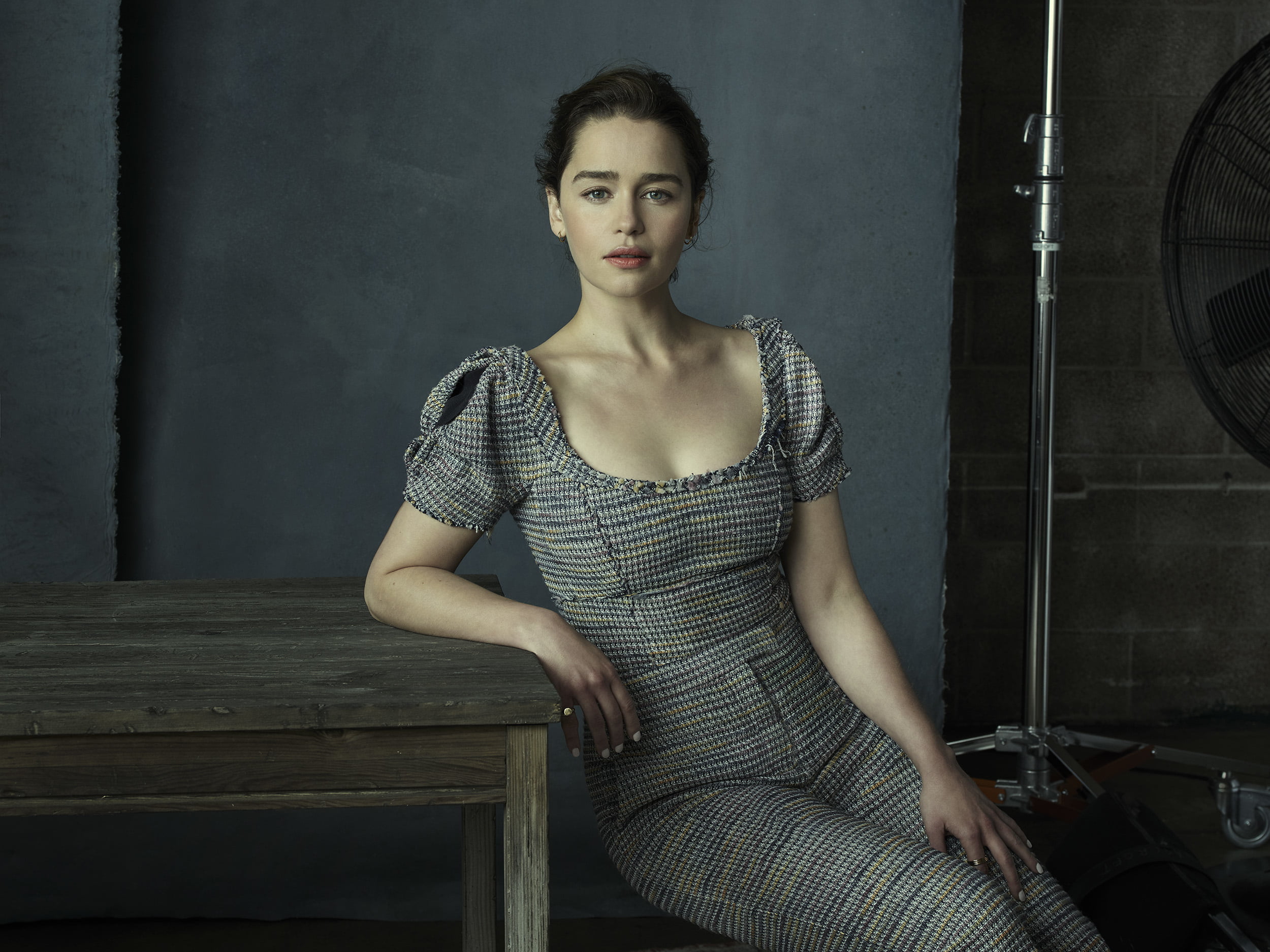 Actresses Emilia Clarke 2k