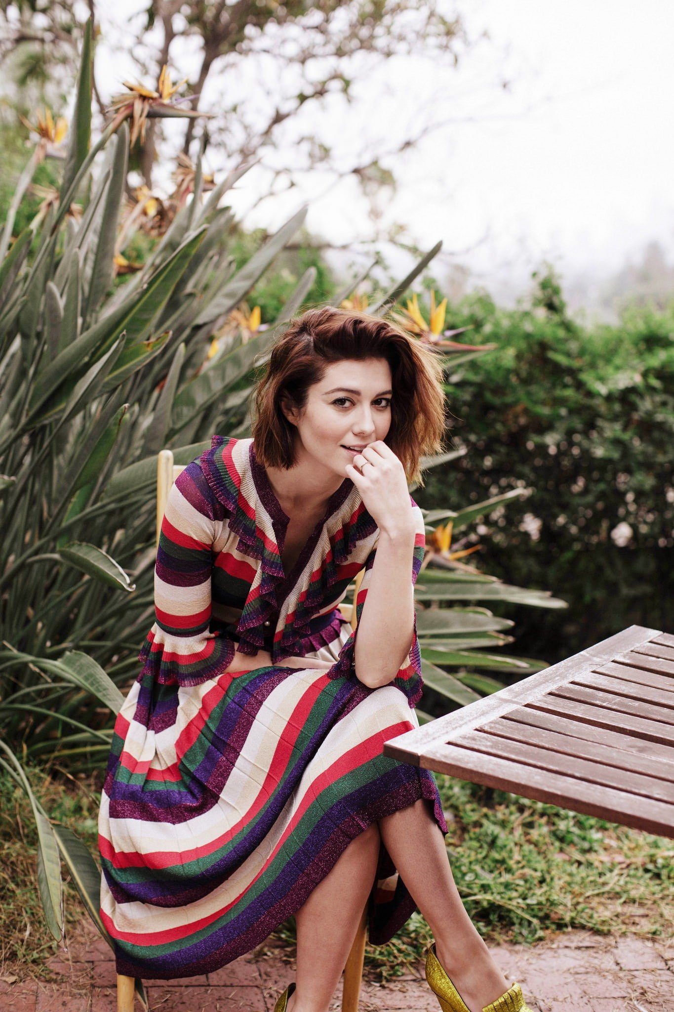 actress women Mary Elizabeth Winstead brunette looking at viewer